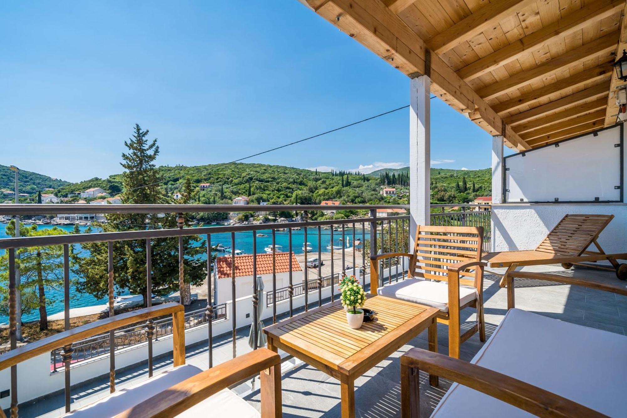 Mata Family Apartments Molunat Exterior photo